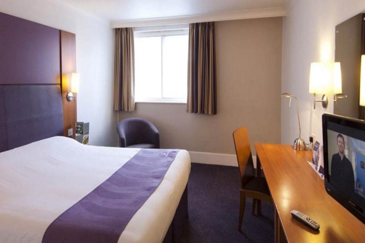 Premier Inn コルチェスター エクステリア 写真
