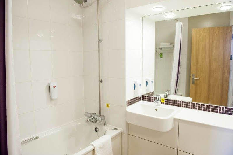 Premier Inn コルチェスター エクステリア 写真