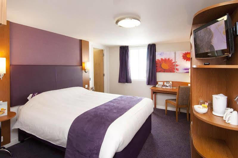 Premier Inn コルチェスター エクステリア 写真